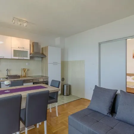 Renic Apartment *