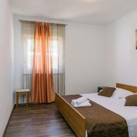Renic Apartment *